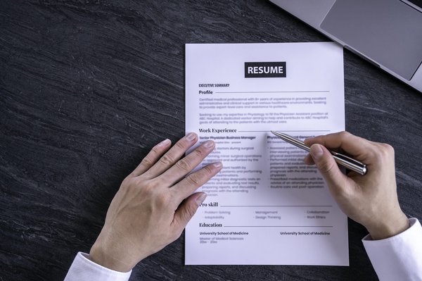 Quel modèle de CV choisir pour briller dans le monde du travail ?